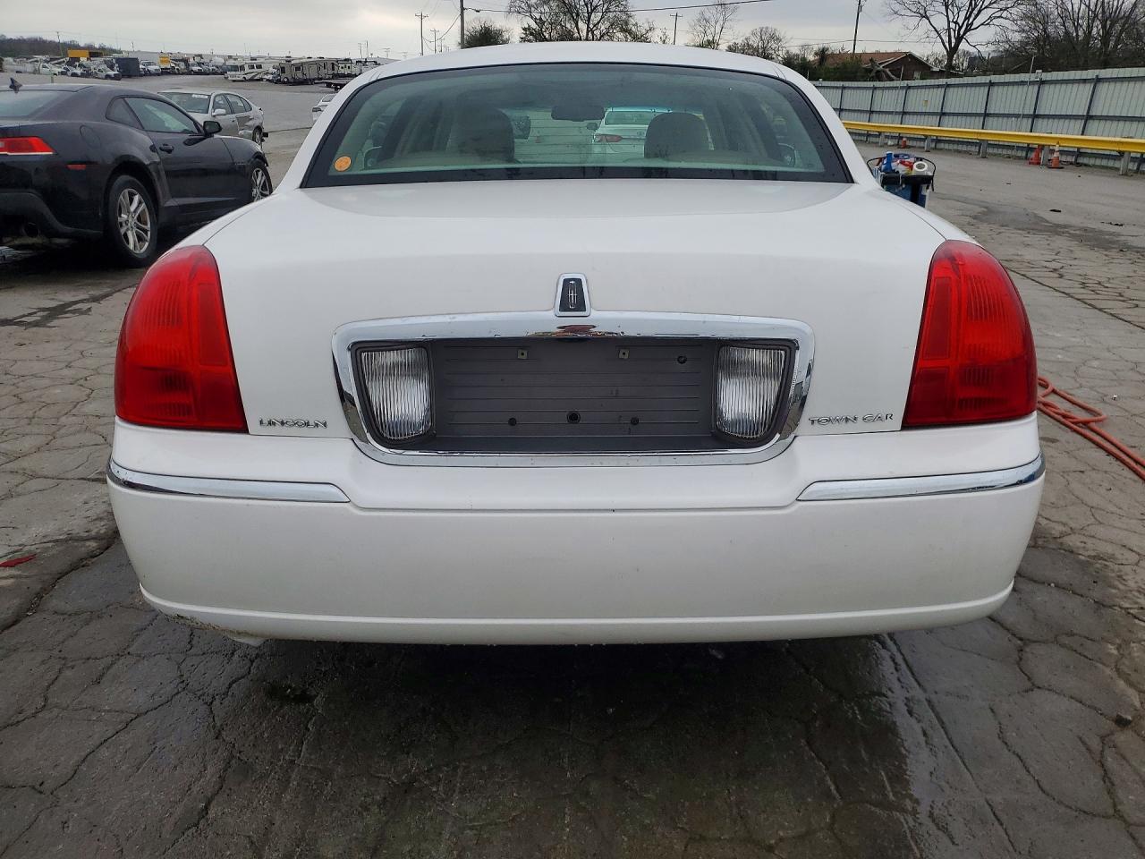 2006 LINCOLN TOWN CAR SIGNATURE LIMITED photo 11