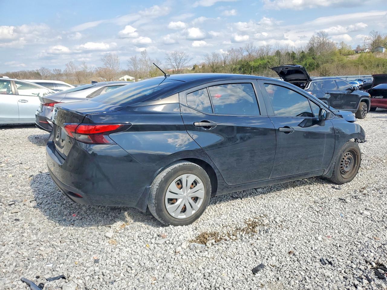 2020 NISSAN VERSA S photo 3