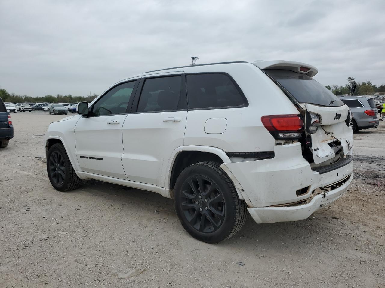 2020 JEEP GRAND CHEROKEE LAREDO photo 2