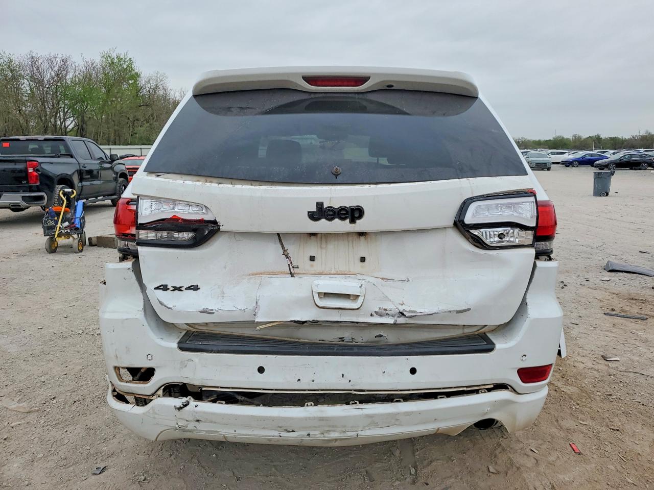 2020 JEEP GRAND CHEROKEE LAREDO photo 6