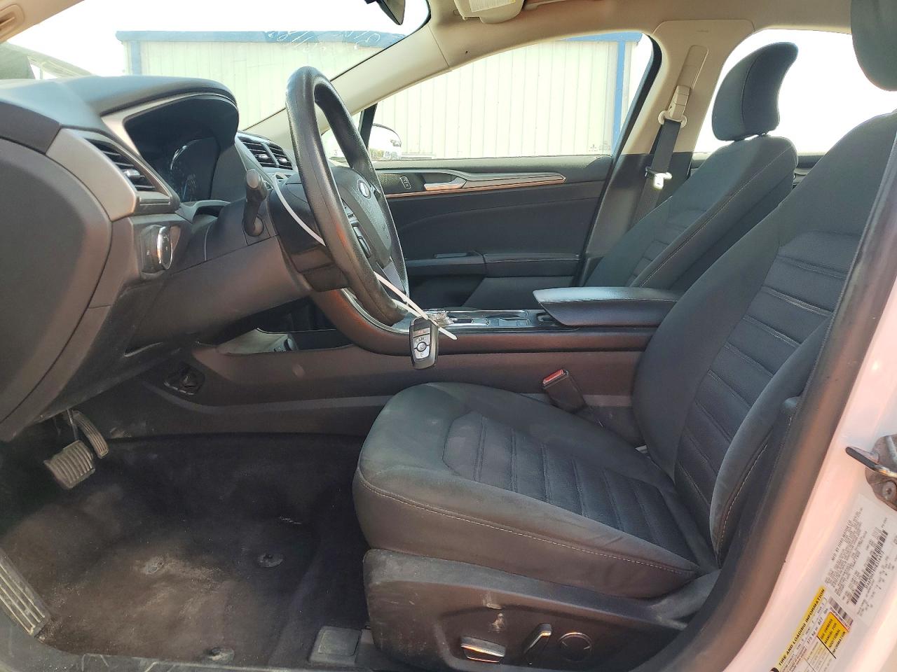 2017 FORD FUSION SE photo 19