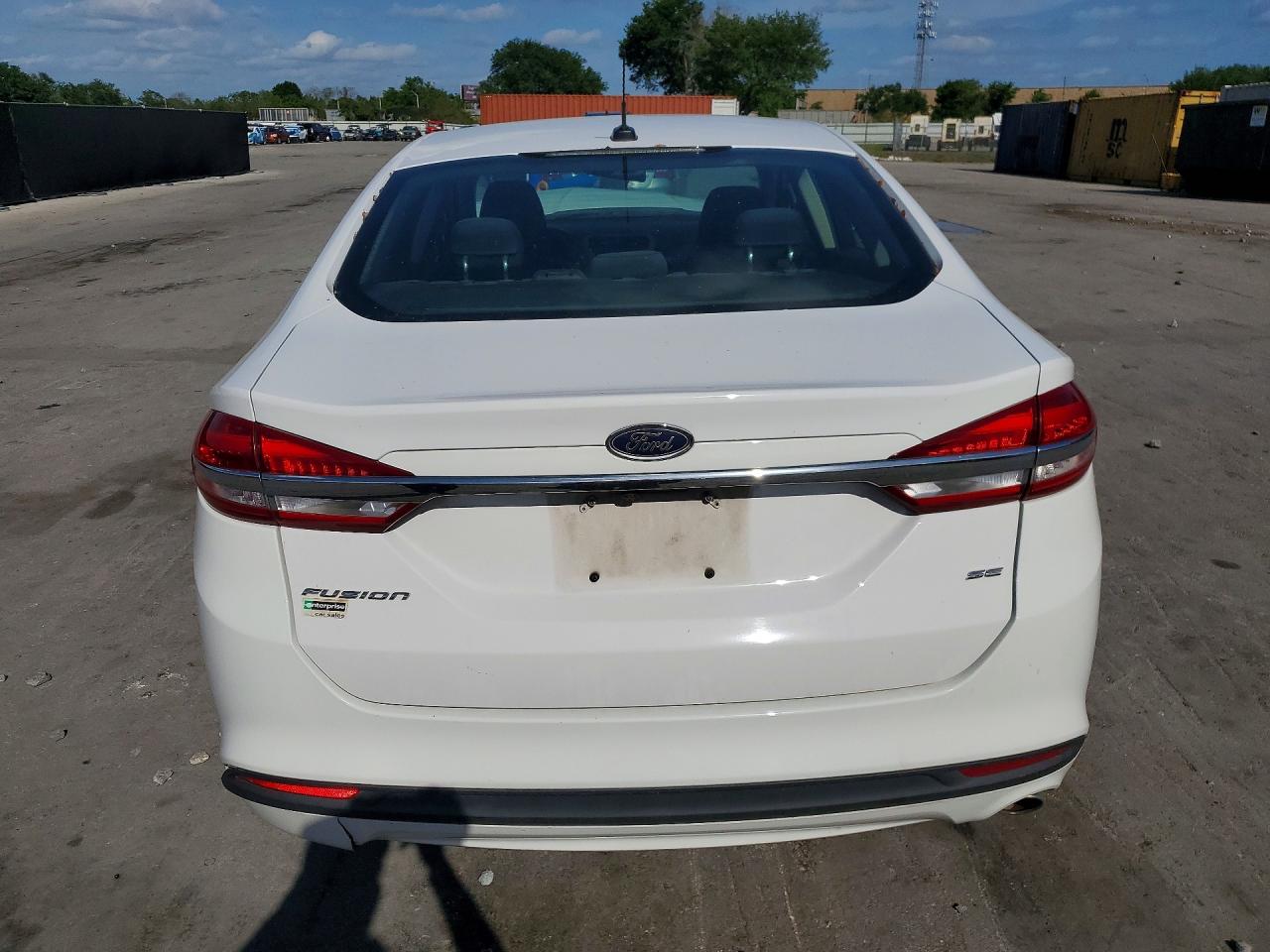 2017 FORD FUSION SE photo 16