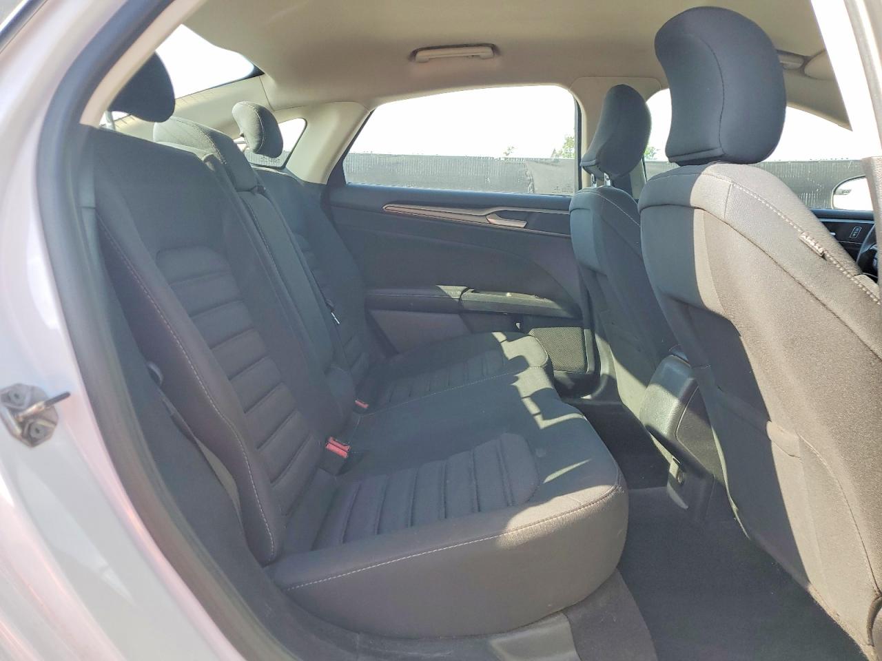 2017 FORD FUSION SE photo 28