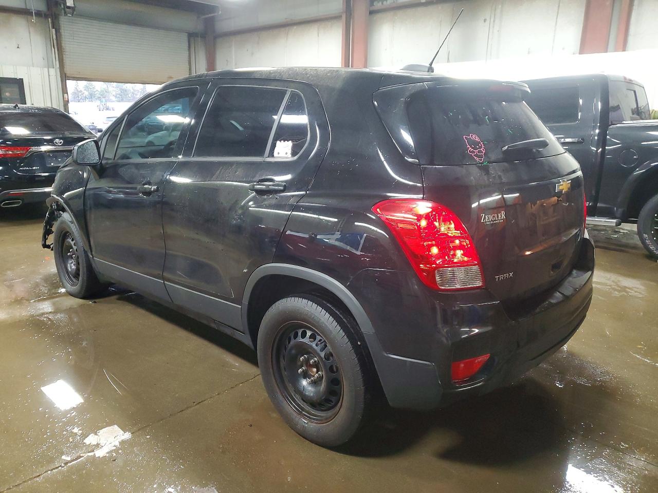 2020 CHEVROLET TRAX LS photo 2