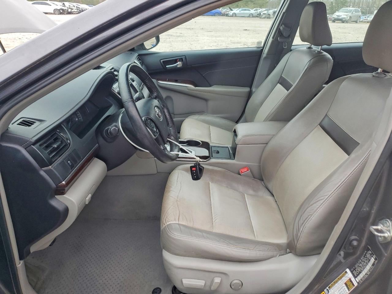 2014 TOYOTA CAMRY XLE photo 13