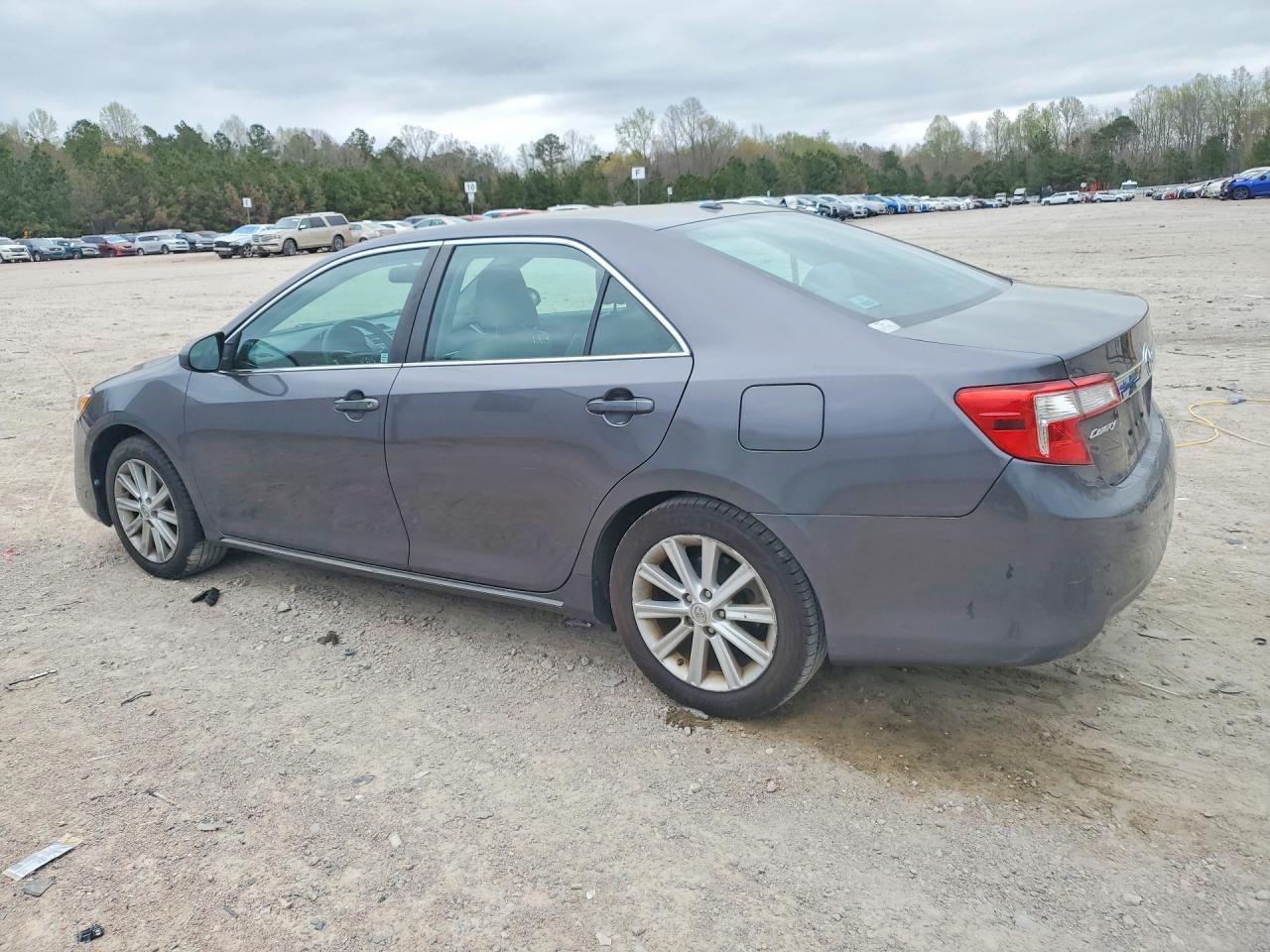 2014 TOYOTA CAMRY XLE photo 3