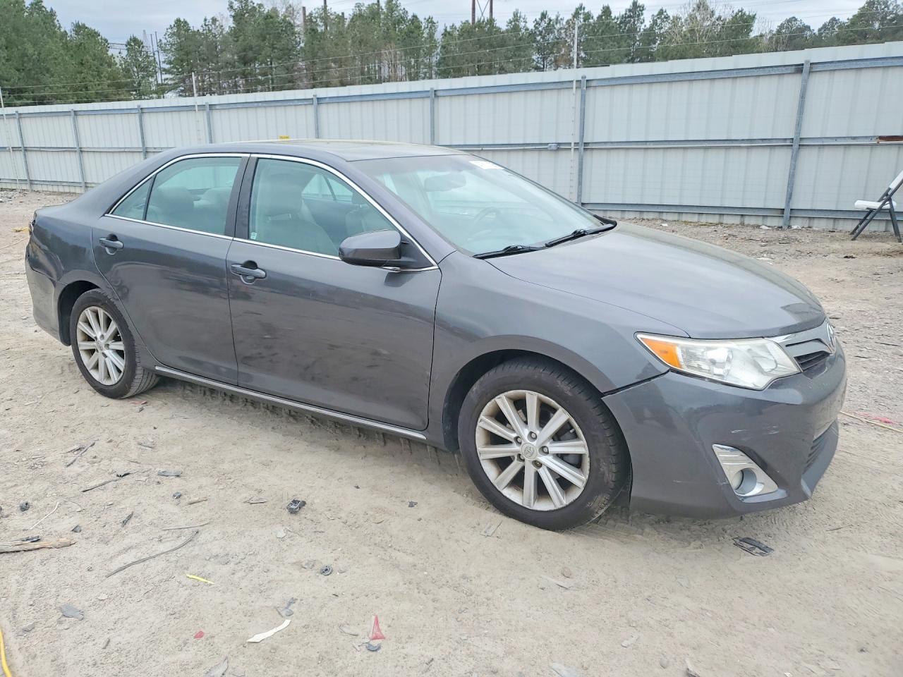 2014 TOYOTA CAMRY XLE photo 7