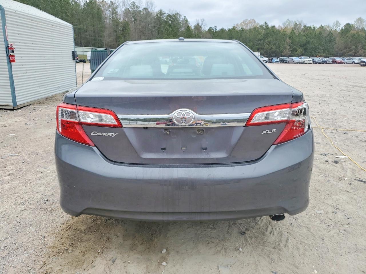 2014 TOYOTA CAMRY XLE photo 11