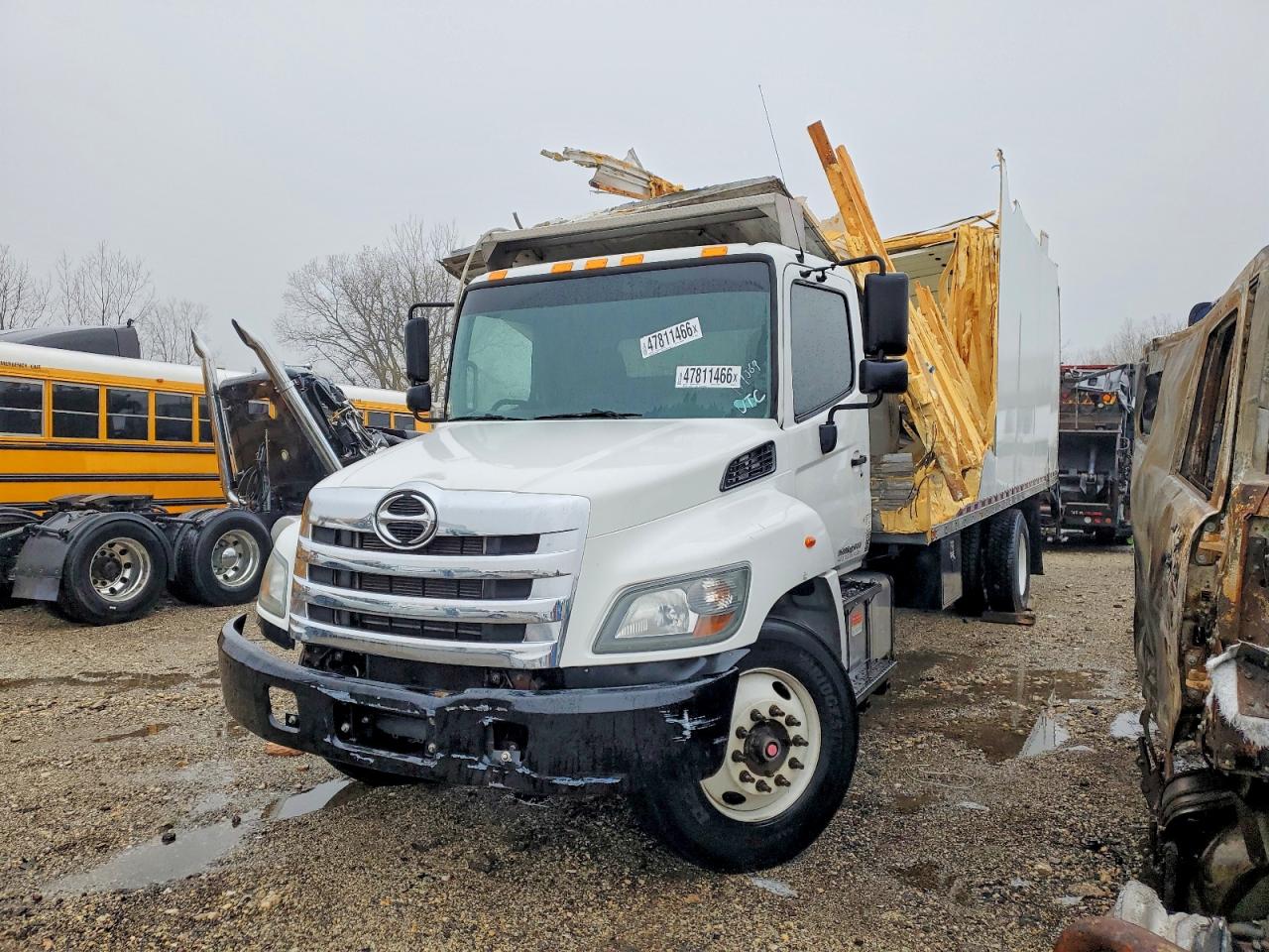 2018 HINO 258/268 BOX TRUCK photo 2