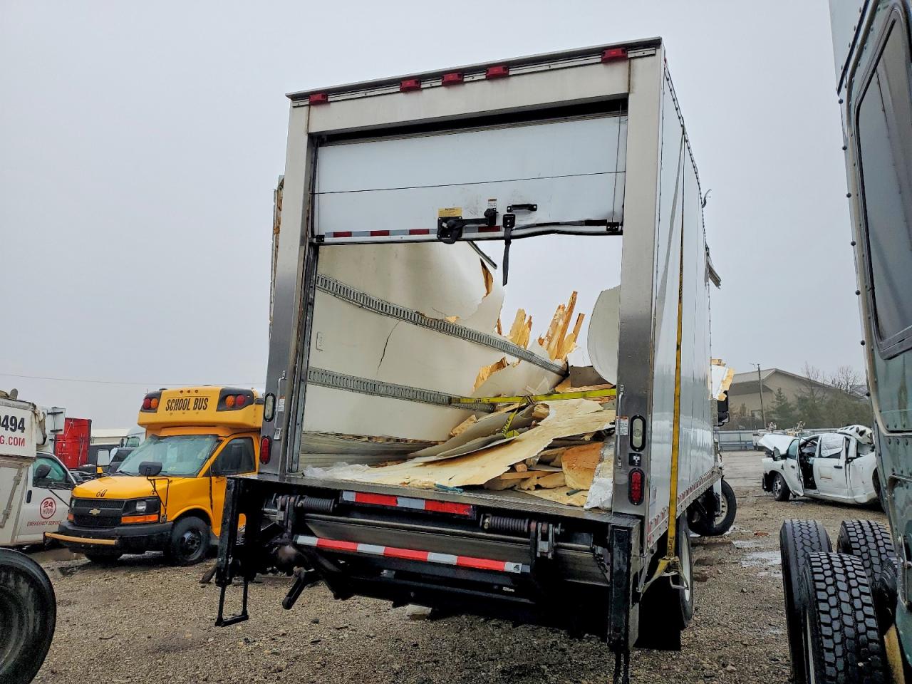 2018 HINO 258/268 BOX TRUCK photo 4
