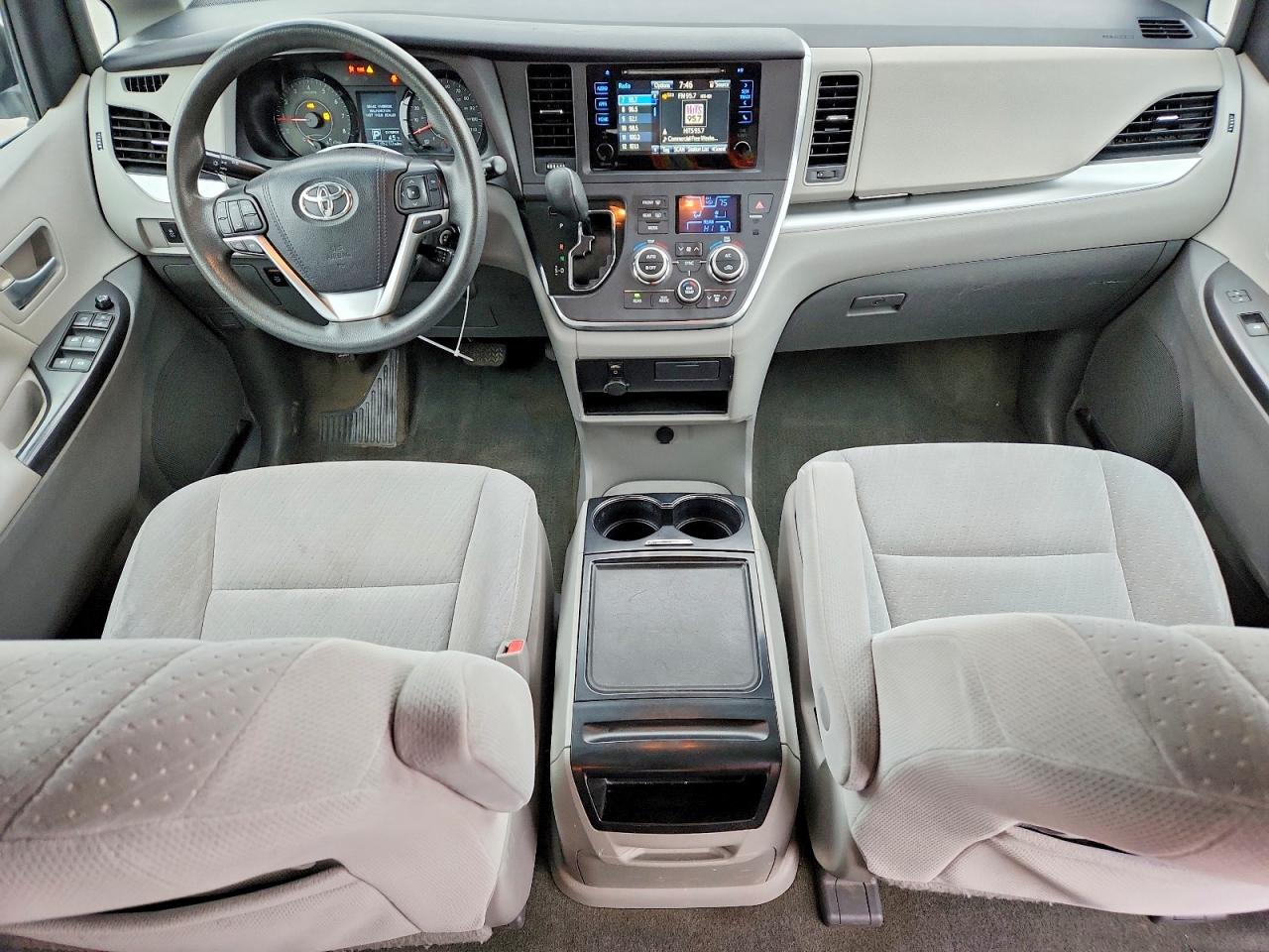2015 TOYOTA SIENNA LE 7-PASSENGER photo 22
