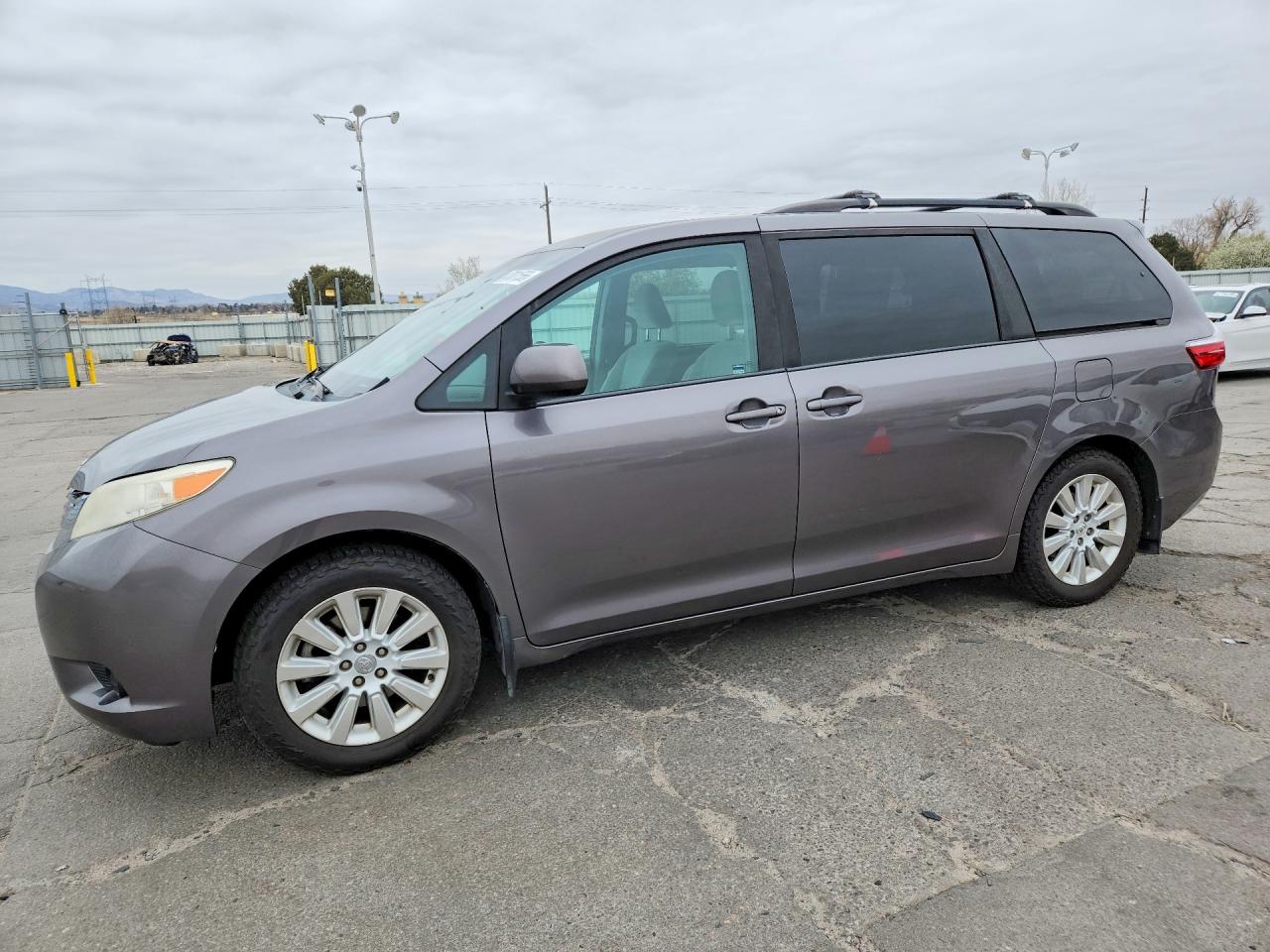 2015 TOYOTA SIENNA