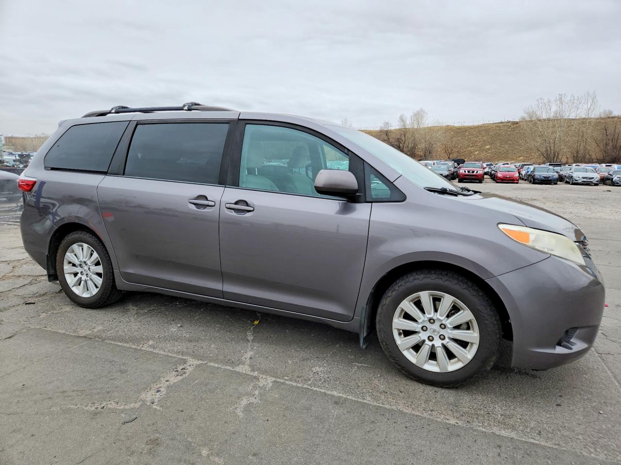 2015 TOYOTA SIENNA LE 7-PASSENGER photo 10