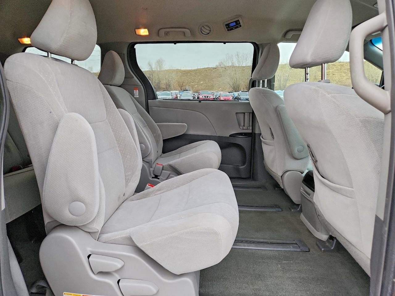 2015 TOYOTA SIENNA LE 7-PASSENGER photo 31