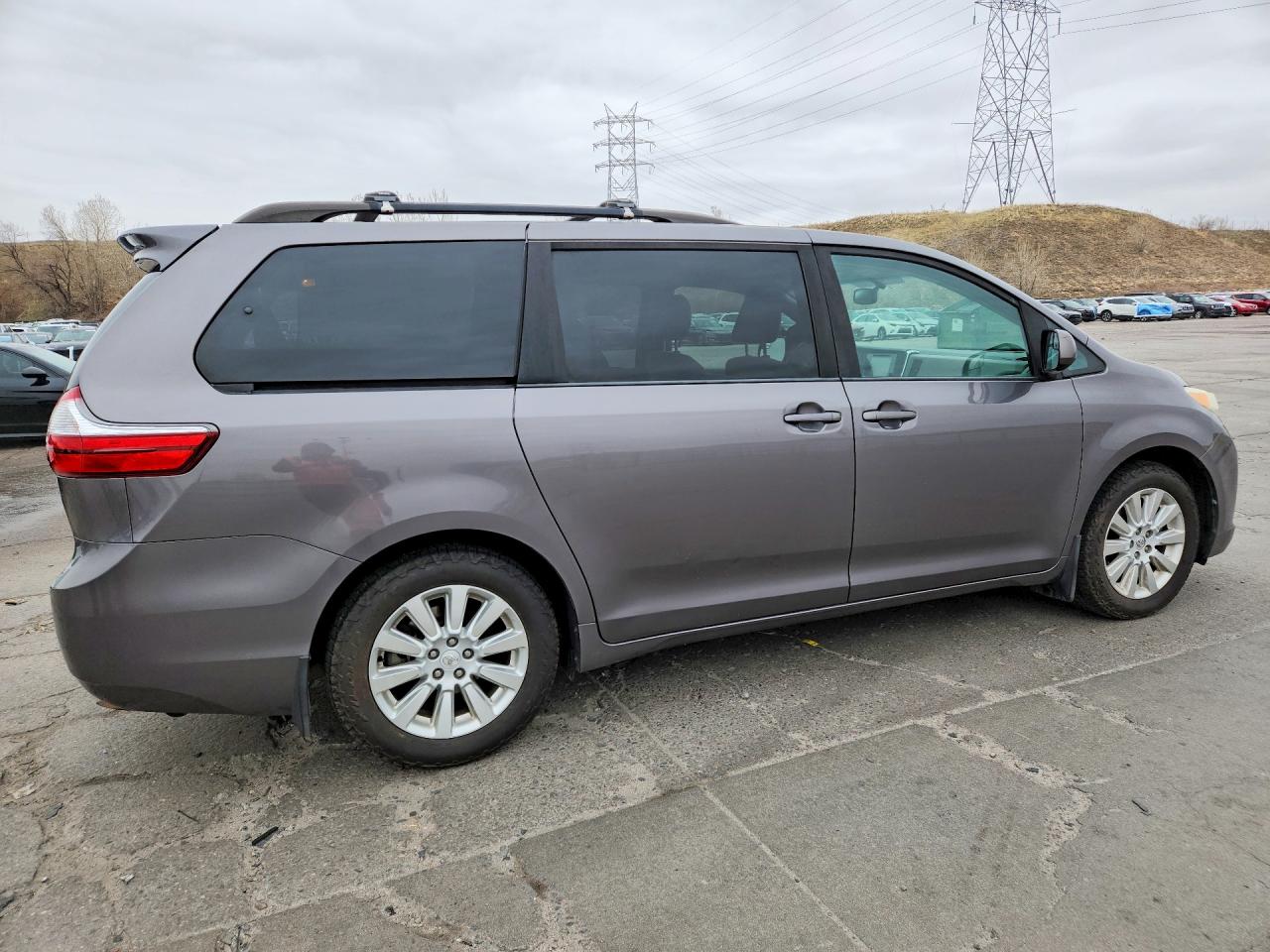 2015 TOYOTA SIENNA LE 7-PASSENGER photo 7