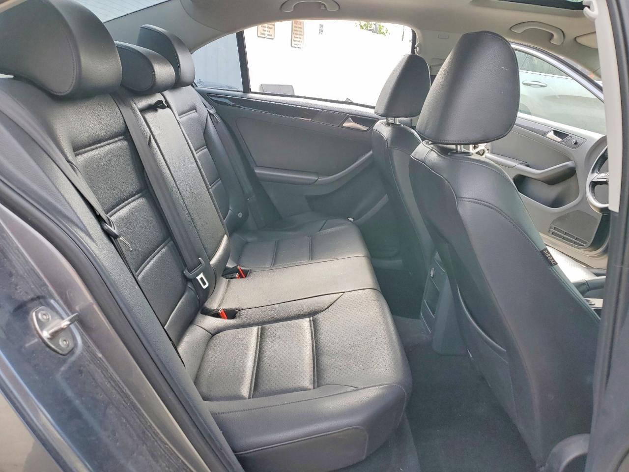 2015 VOLKSWAGEN JETTA TDI photo 19
