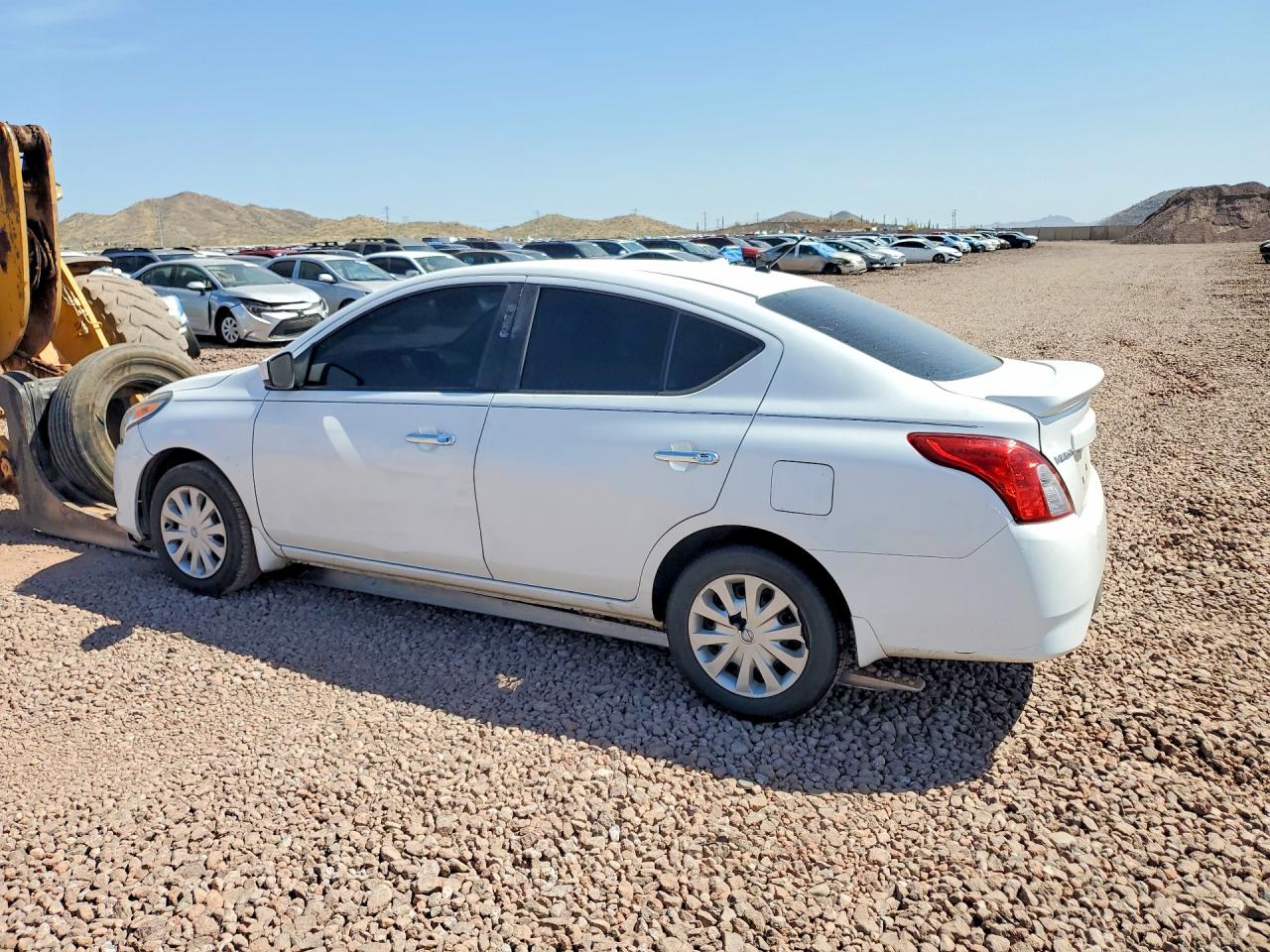 2018 NISSAN VERSA SV photo 4
