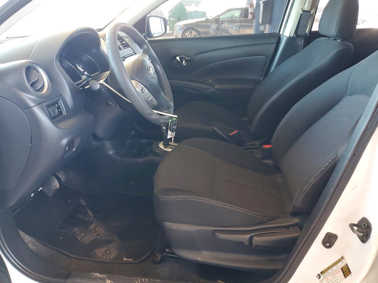 2018 NISSAN VERSA SV photo 13
