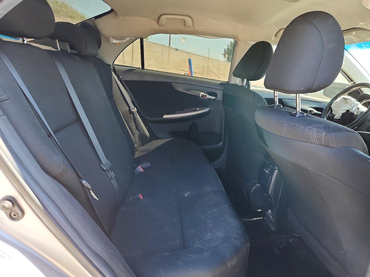2011 TOYOTA COROLLA S photo 19