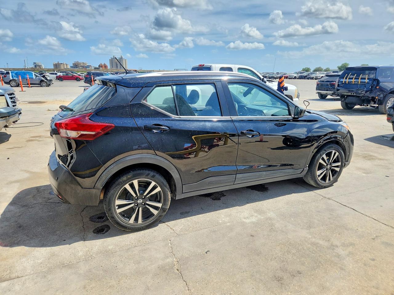 2020 NISSAN KICKS SV photo 5