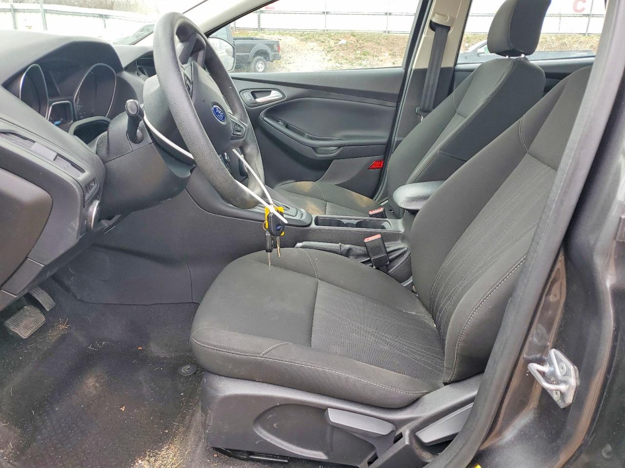 2017 FORD FOCUS SE photo 13