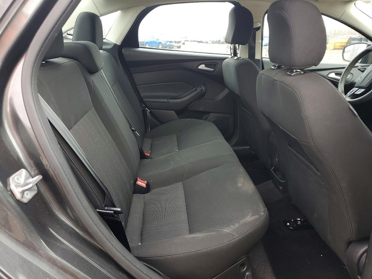 2017 FORD FOCUS SE photo 19