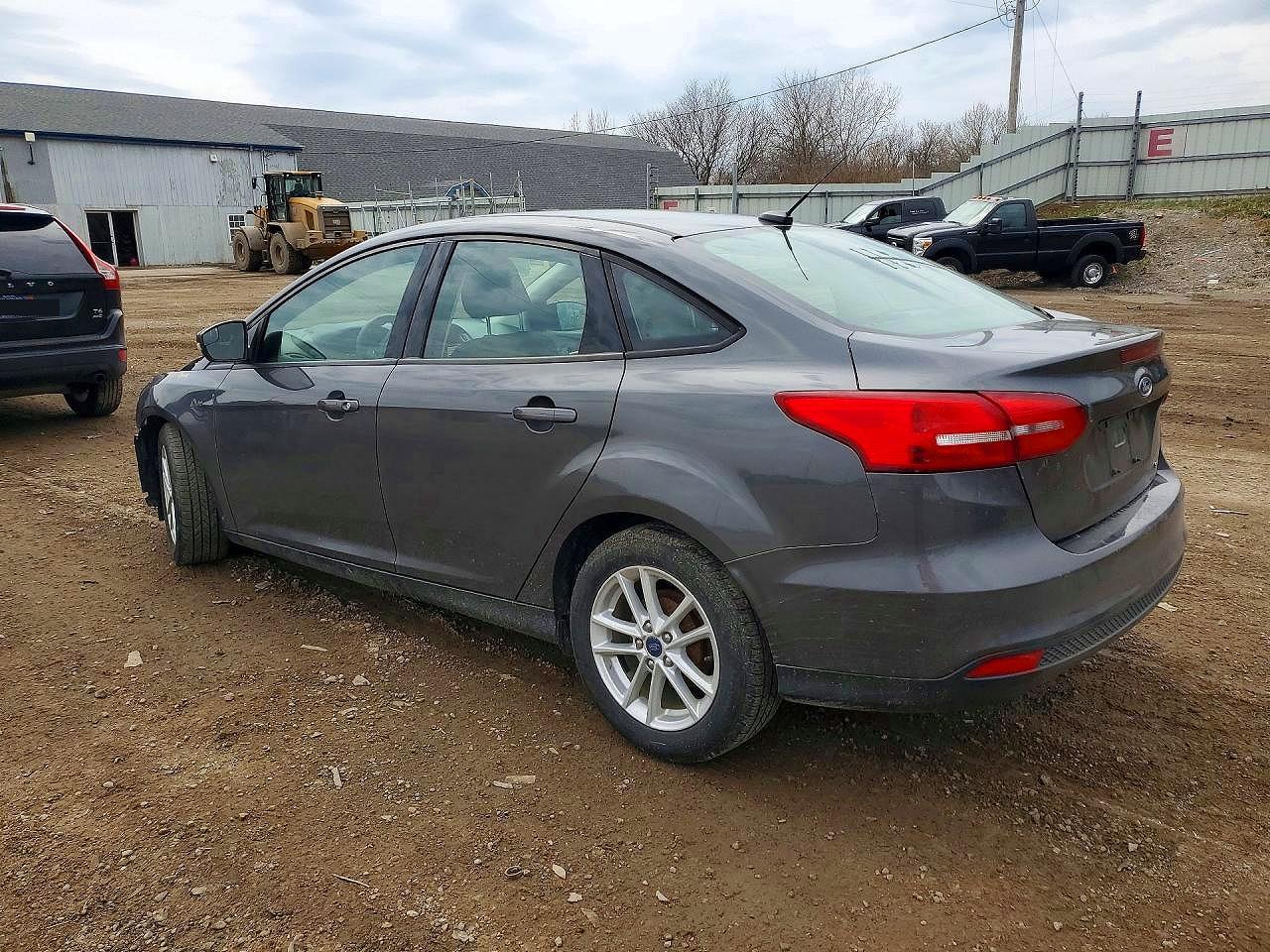 2017 FORD FOCUS SE photo 3