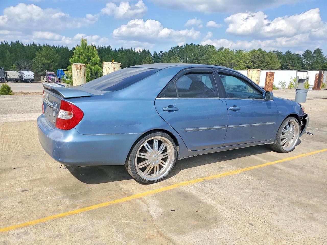 2002 TOYOTA CAMRY XLE V6 photo 3