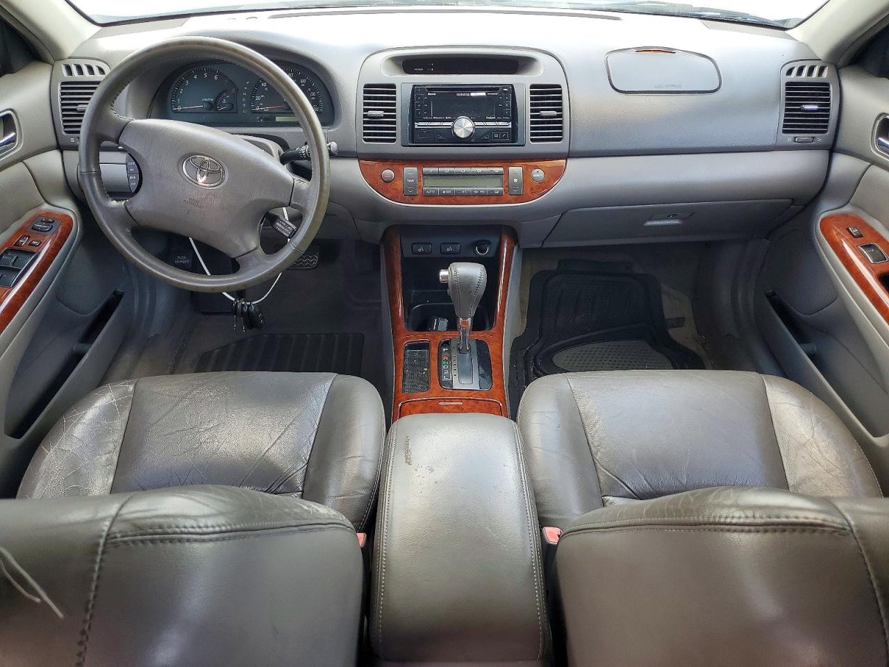 2002 TOYOTA CAMRY XLE V6 photo 8