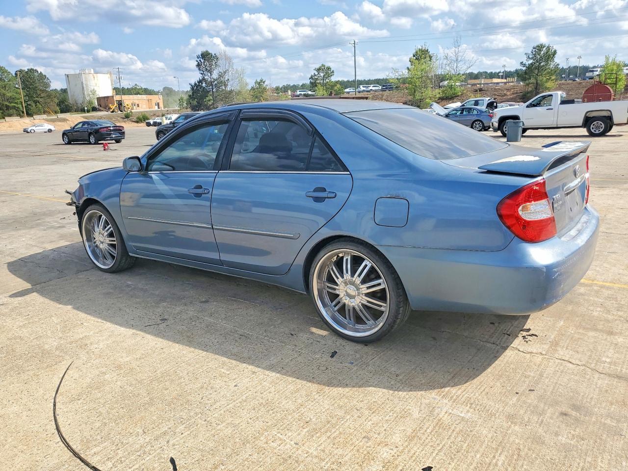 2002 TOYOTA CAMRY XLE V6 photo 2