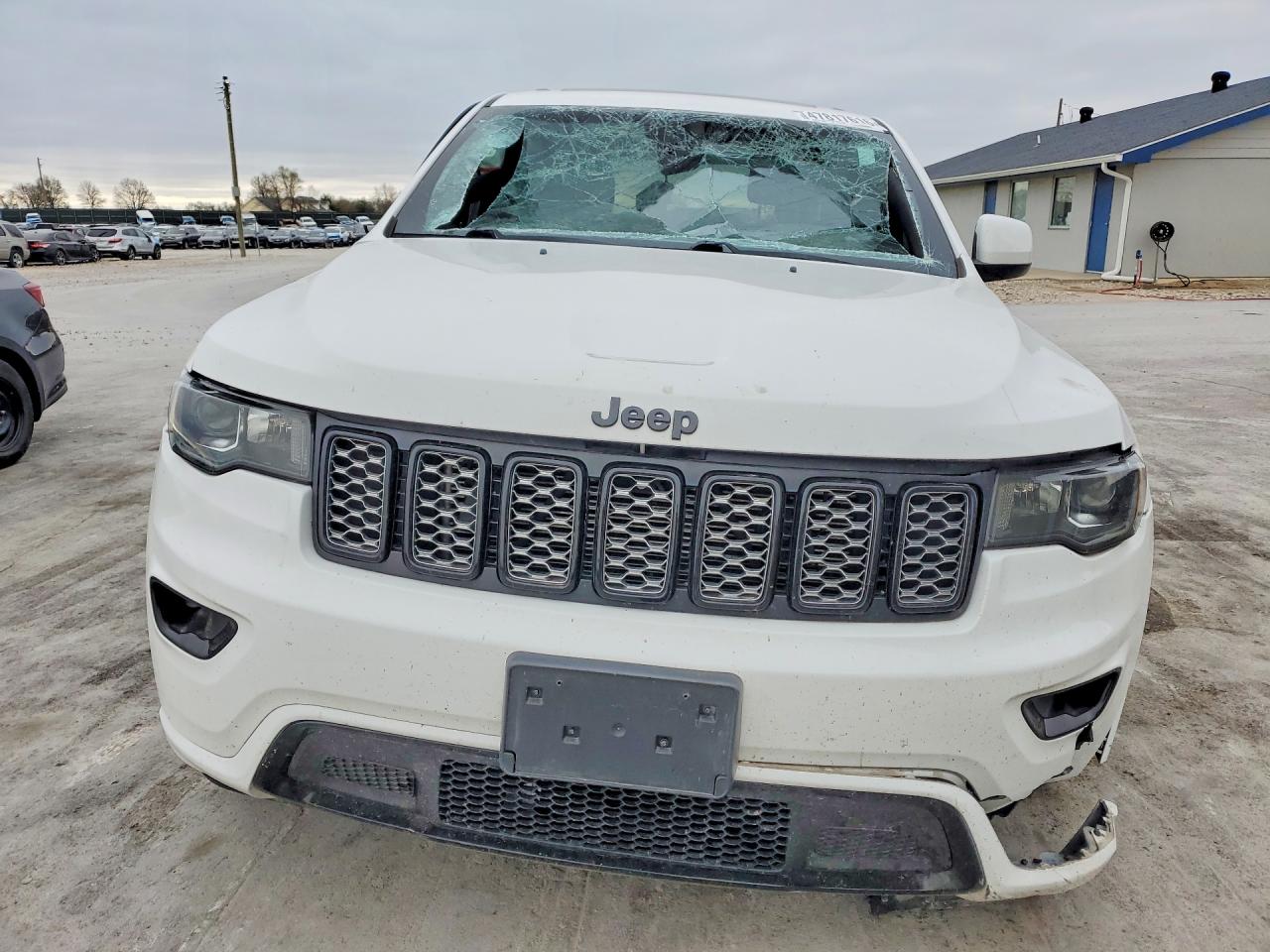 2020 JEEP GRAND CHEROKEE LAREDO photo 5
