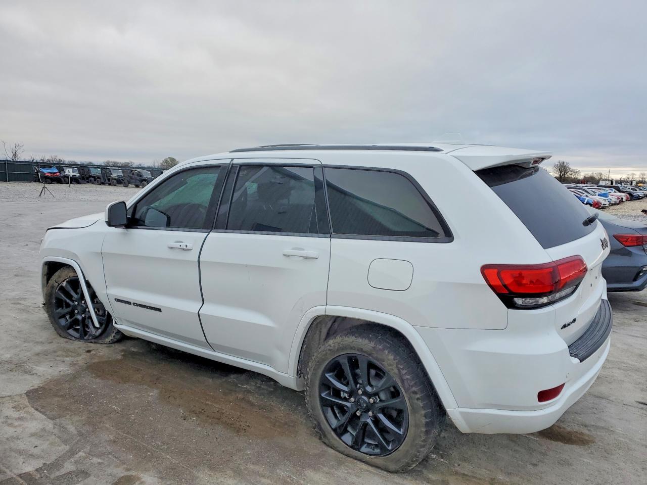 2020 JEEP GRAND CHEROKEE LAREDO photo 2