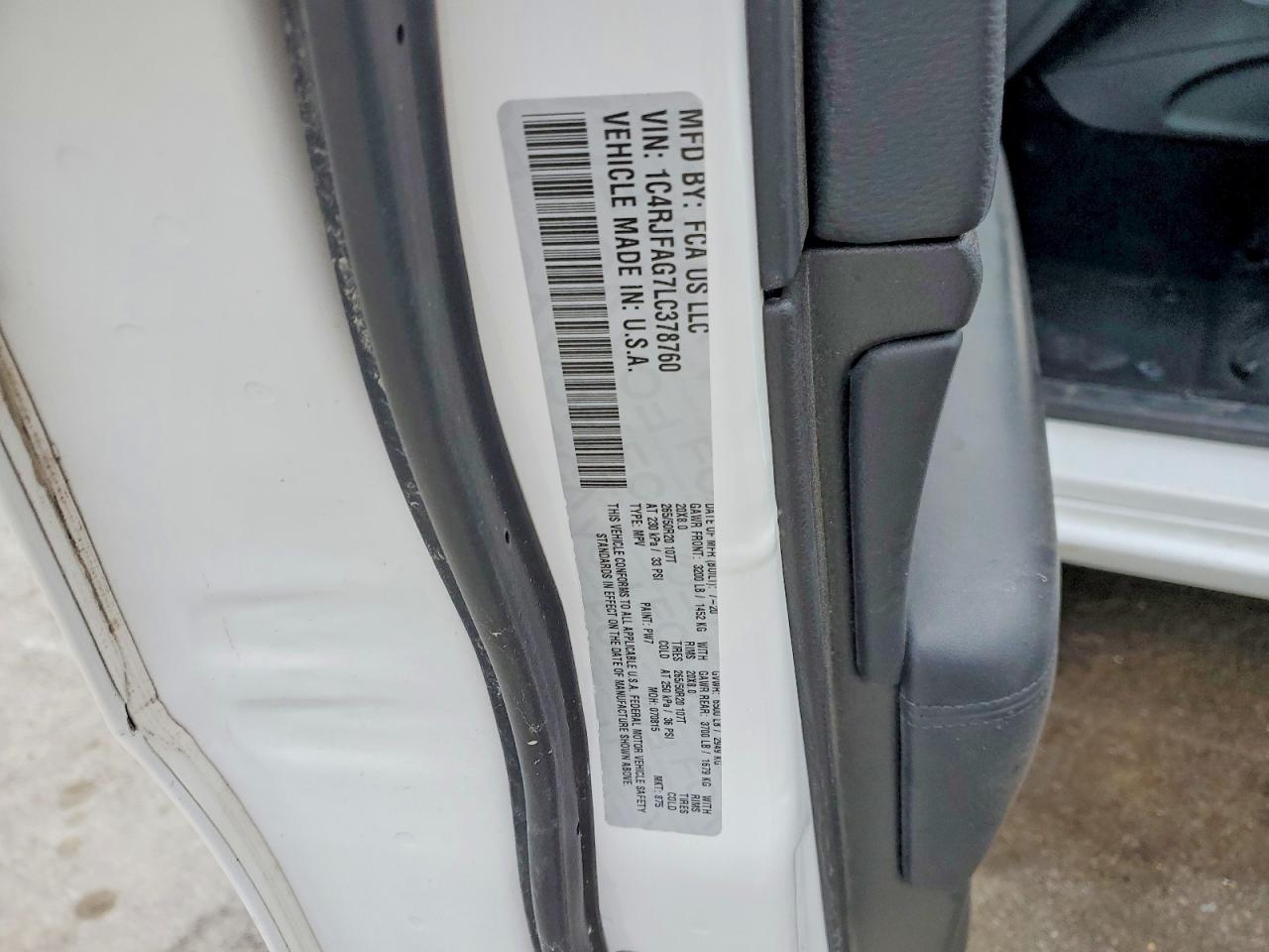 2020 JEEP GRAND CHEROKEE LAREDO photo 13