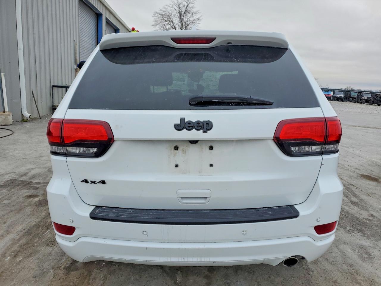 2020 JEEP GRAND CHEROKEE LAREDO photo 6
