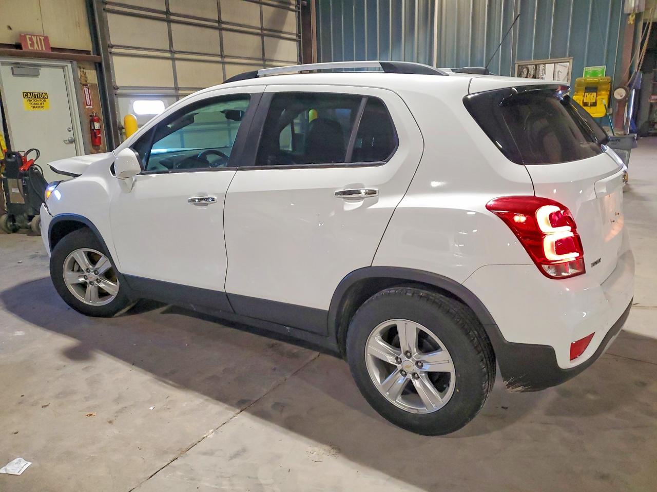 2018 CHEVROLET TRAX 1LT photo 2