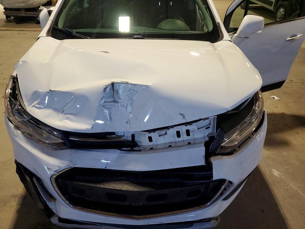 2018 CHEVROLET TRAX 1LT photo 12