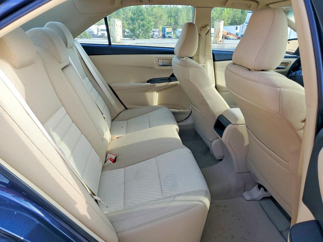 2016 TOYOTA CAMRY LE photo 10