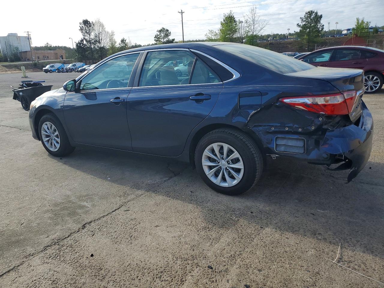 2016 TOYOTA CAMRY LE photo 2