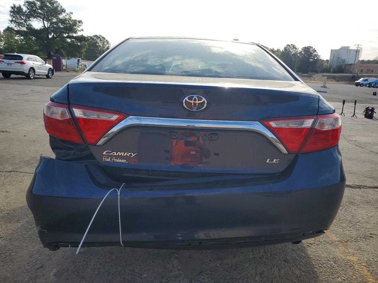 2016 TOYOTA CAMRY LE photo 6