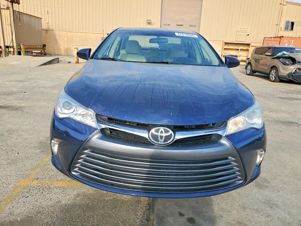 2016 TOYOTA CAMRY LE photo 5