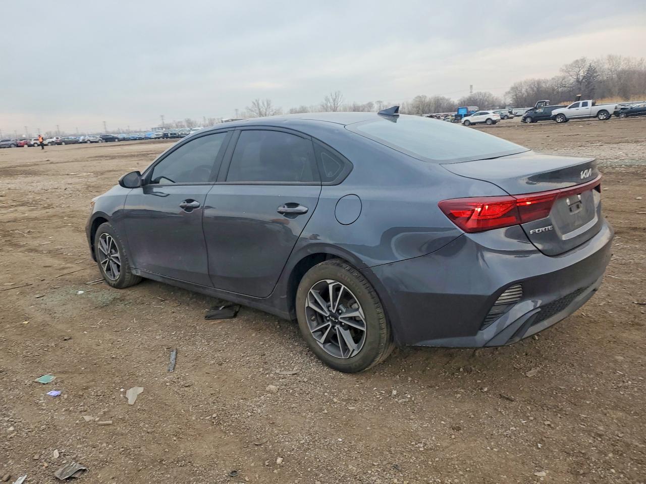 2023 KIA FORTE LXS photo 3