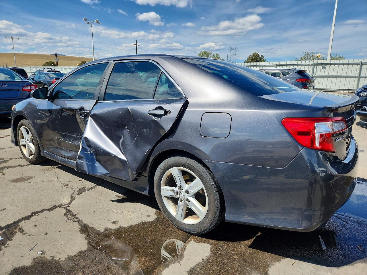 2013 TOYOTA CAMRY SE photo 4