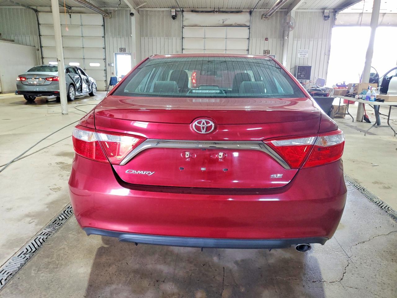 2016 TOYOTA CAMRY SE photo 6