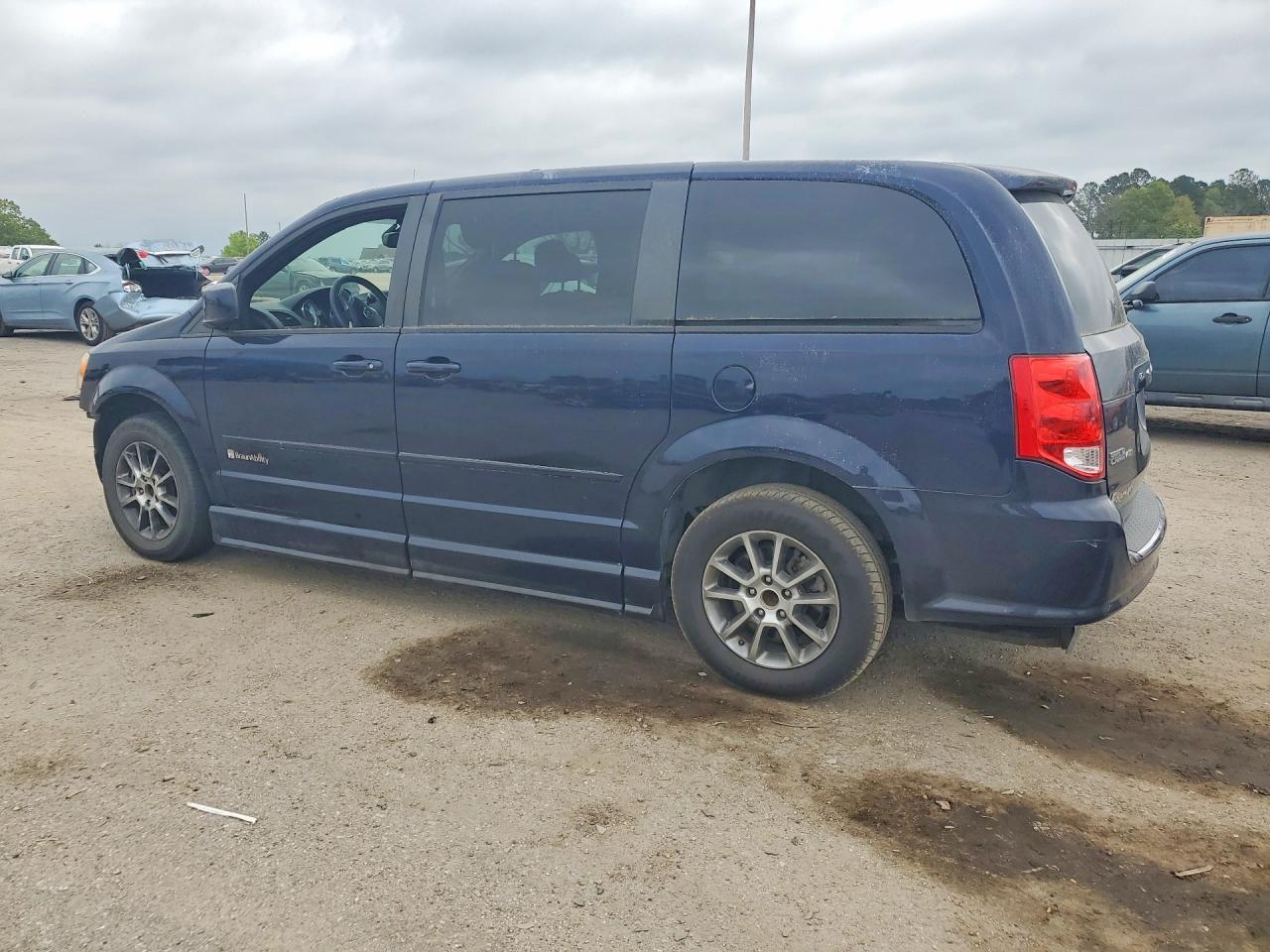 2012 DODGE GRAND CARAVAN R photo 2
