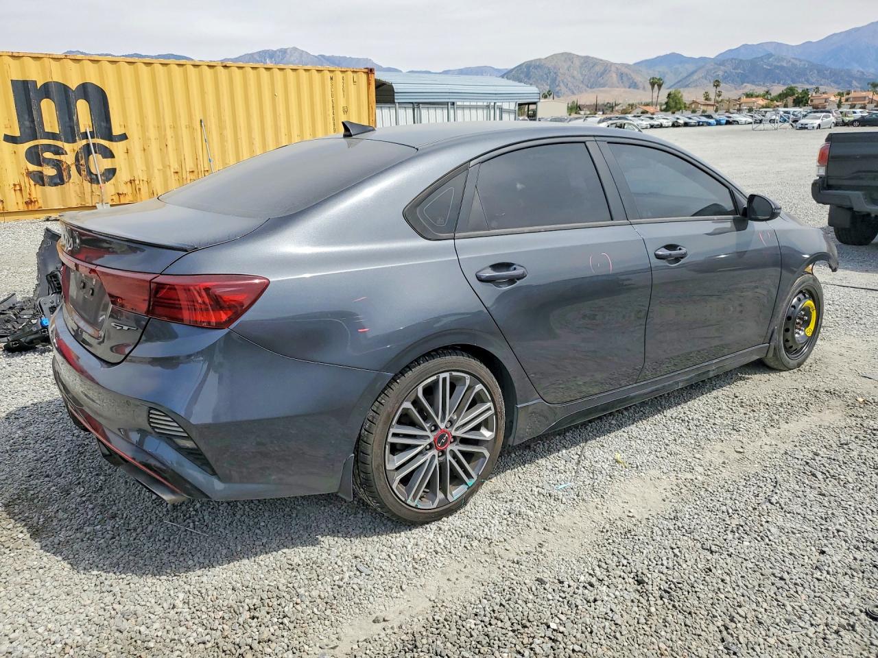2023 KIA FORTE GT photo 3