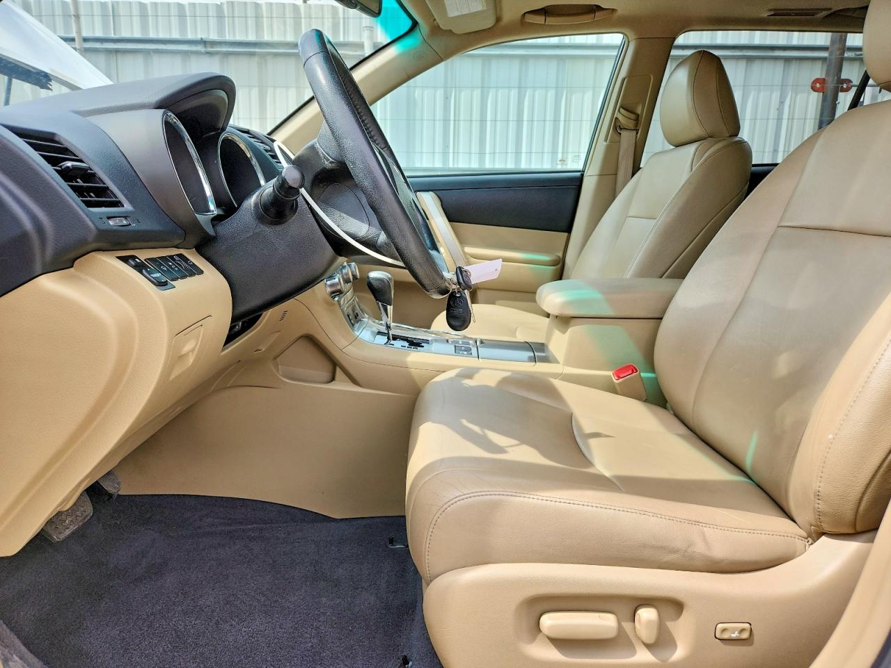 2013 TOYOTA HIGHLANDER SE photo 7