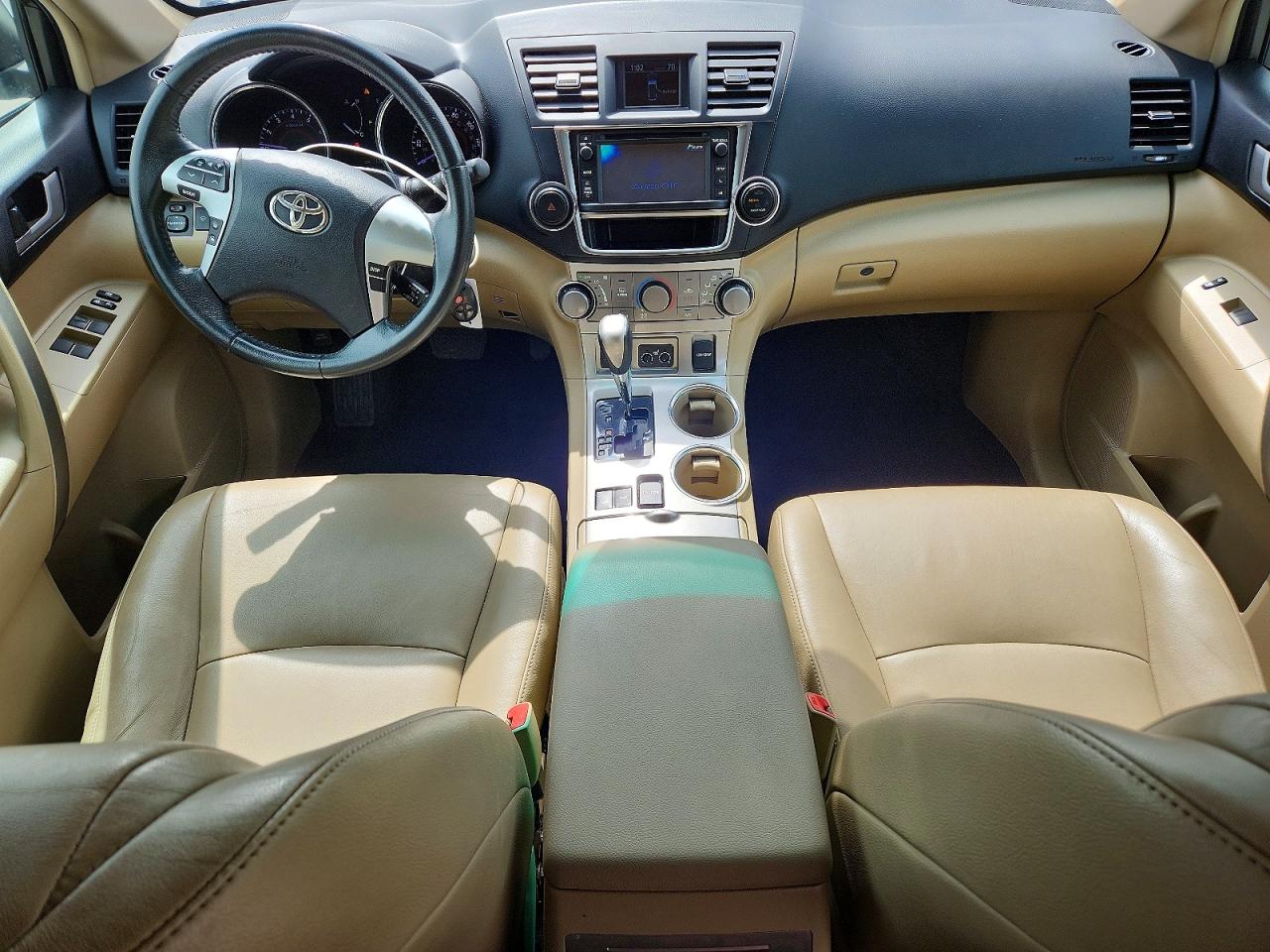 2013 TOYOTA HIGHLANDER SE photo 8