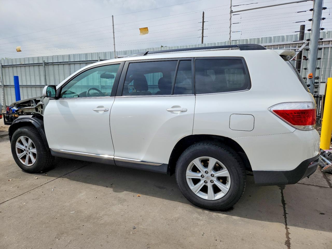 2013 TOYOTA HIGHLANDER SE photo 2