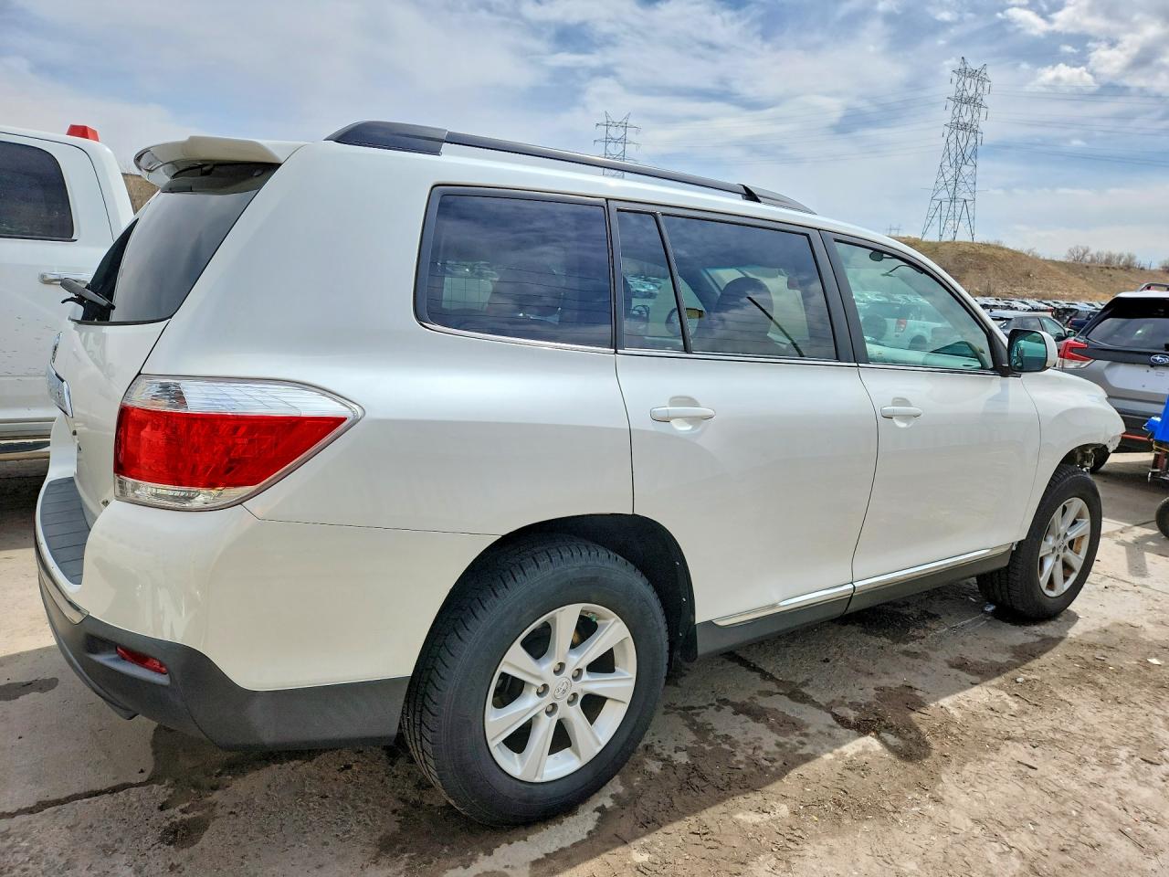2013 TOYOTA HIGHLANDER SE photo 3