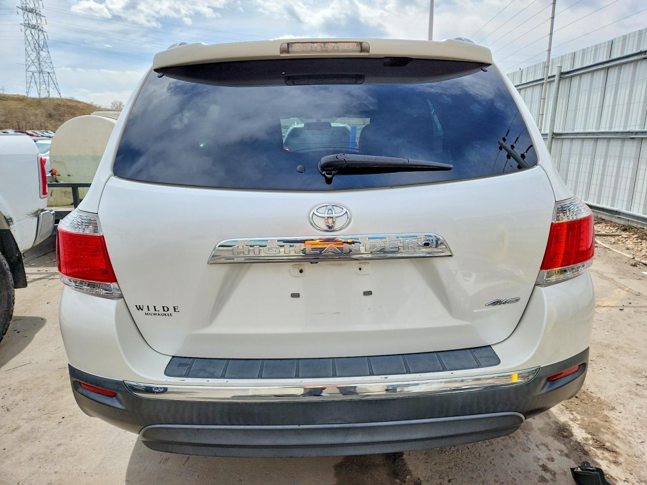 2013 TOYOTA HIGHLANDER SE photo 6